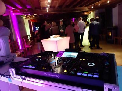 Comment choisir le bon dj pour votre mariage